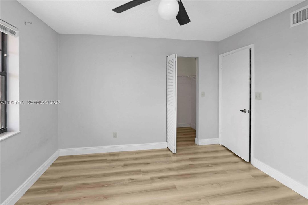 待售: $199,900 (2 贝兹, 2 浴室, 1270 平方英尺)