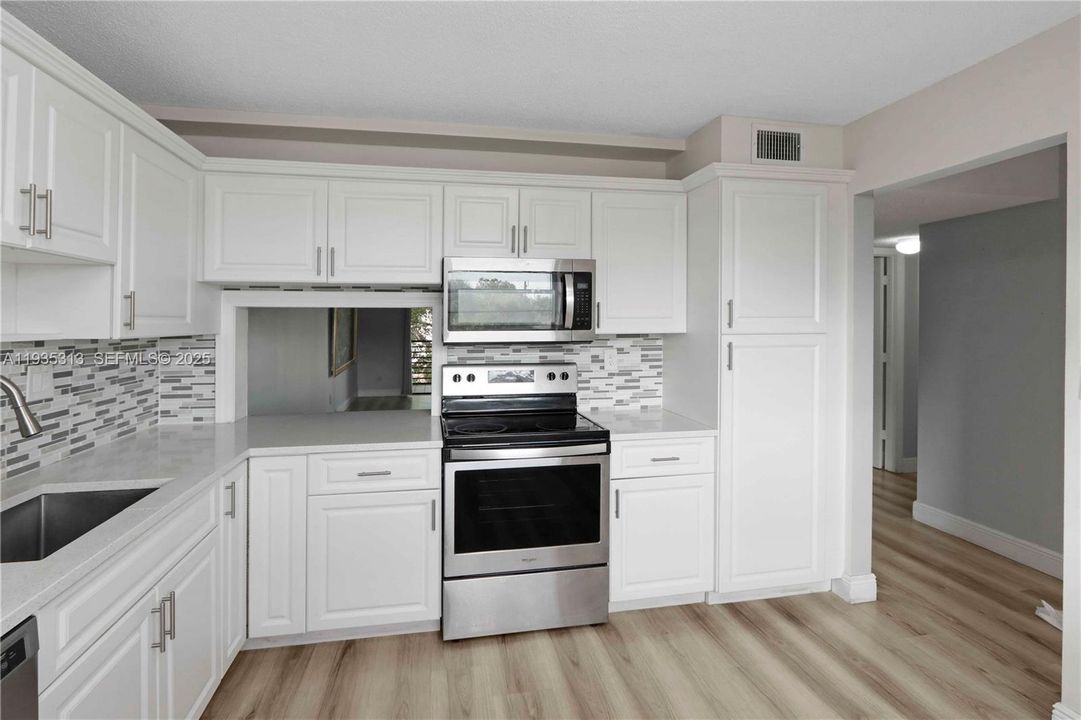 待售: $199,900 (2 贝兹, 2 浴室, 1270 平方英尺)