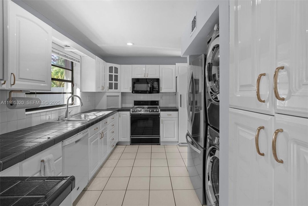 For Sale: $650,000 (4 beds, 3 baths, 2232 Square Feet)