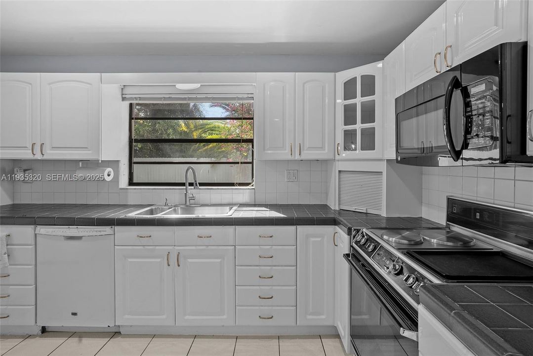 For Sale: $650,000 (4 beds, 3 baths, 2232 Square Feet)