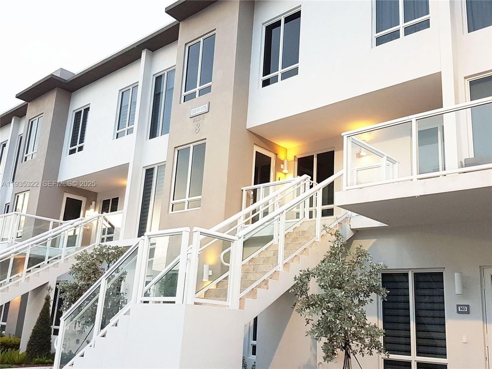 For Rent: $3,600 (3 beds, 3 baths, 1781 Square Feet)