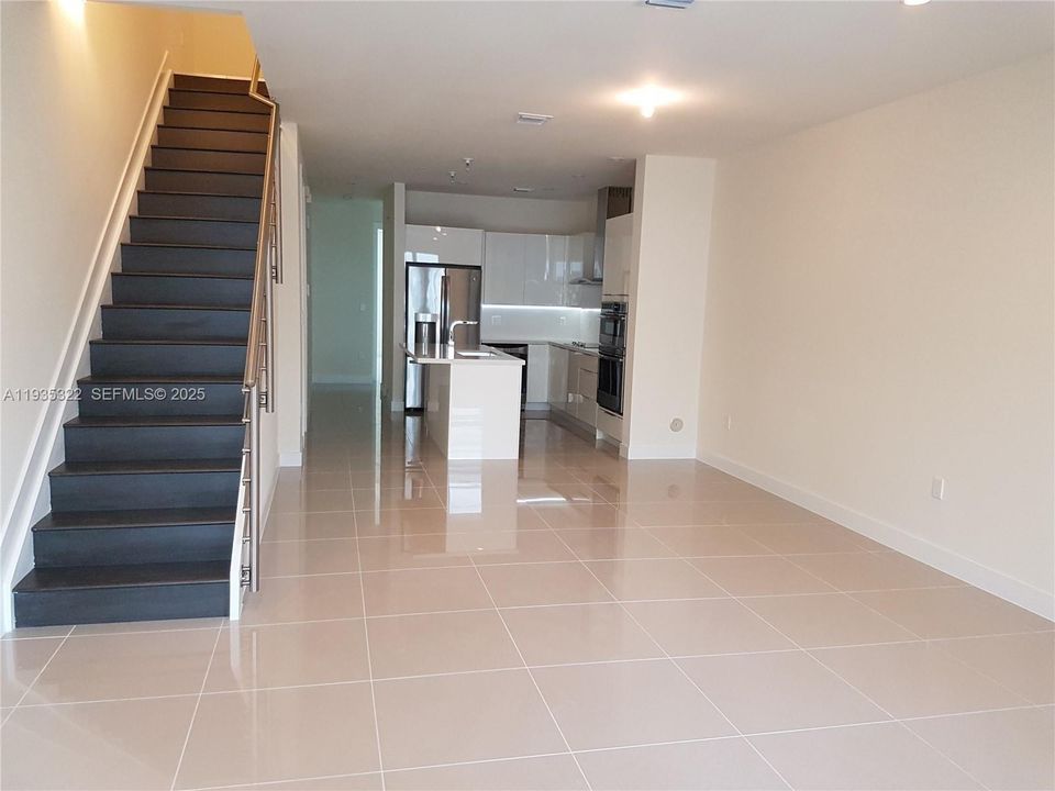 For Rent: $3,600 (3 beds, 3 baths, 1781 Square Feet)