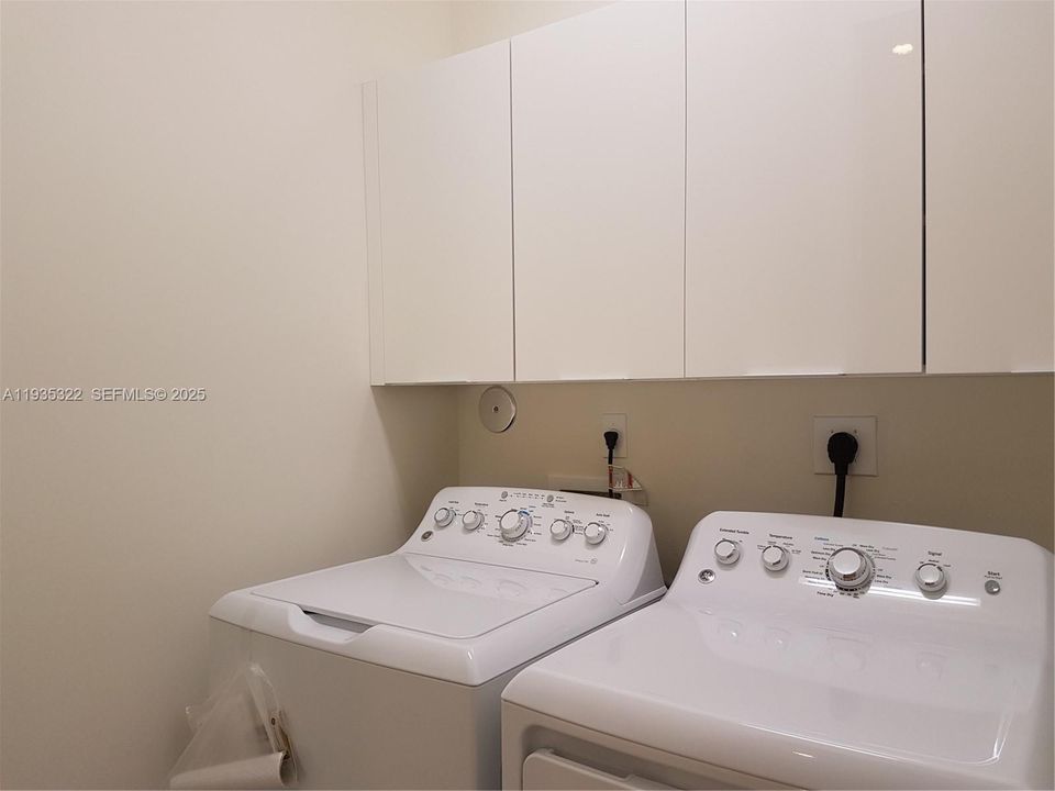 For Rent: $3,600 (3 beds, 3 baths, 1781 Square Feet)