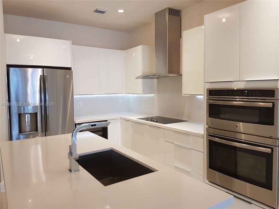 For Rent: $3,600 (3 beds, 3 baths, 1781 Square Feet)