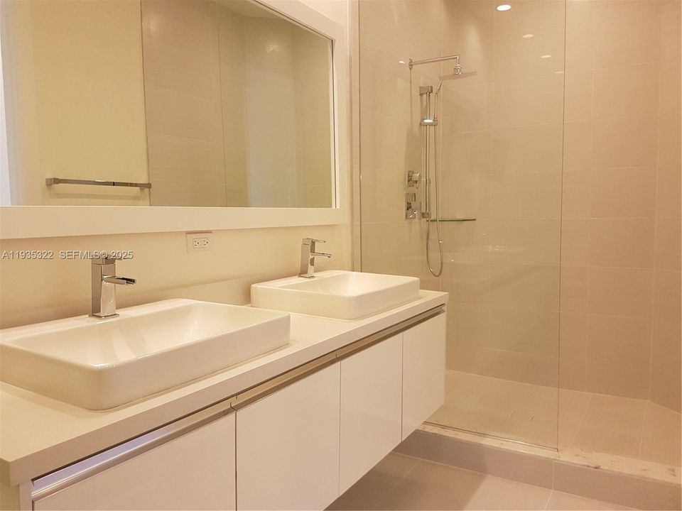 For Rent: $3,600 (3 beds, 3 baths, 1781 Square Feet)