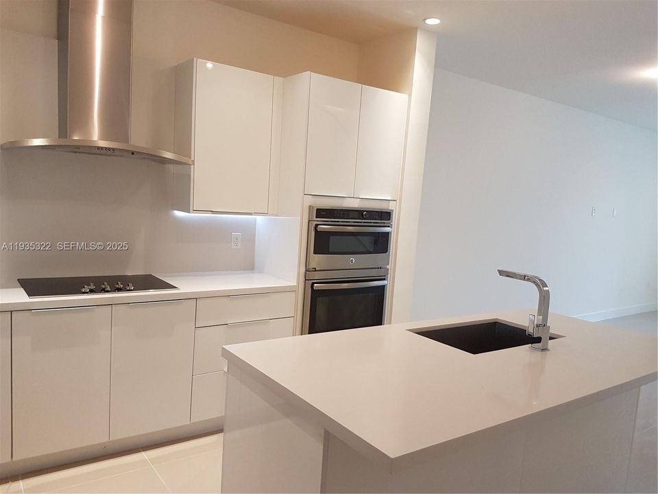 For Rent: $3,600 (3 beds, 3 baths, 1781 Square Feet)