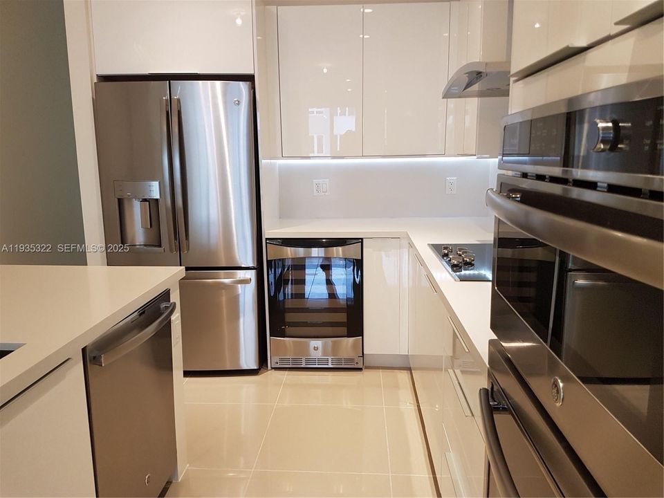 For Rent: $3,600 (3 beds, 3 baths, 1781 Square Feet)