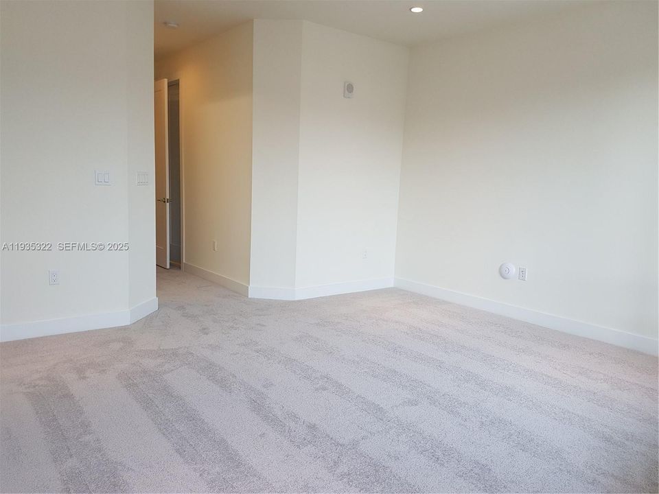 For Rent: $3,600 (3 beds, 3 baths, 1781 Square Feet)