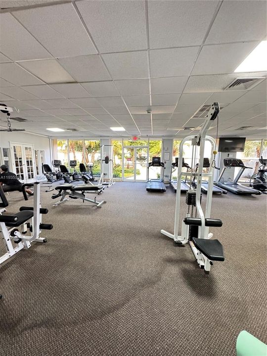 For Sale: $259,000 (1 beds, 1 baths, 762 Square Feet)