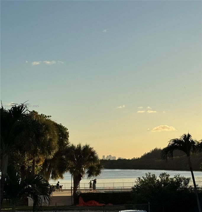 For Sale: $259,000 (1 beds, 1 baths, 762 Square Feet)