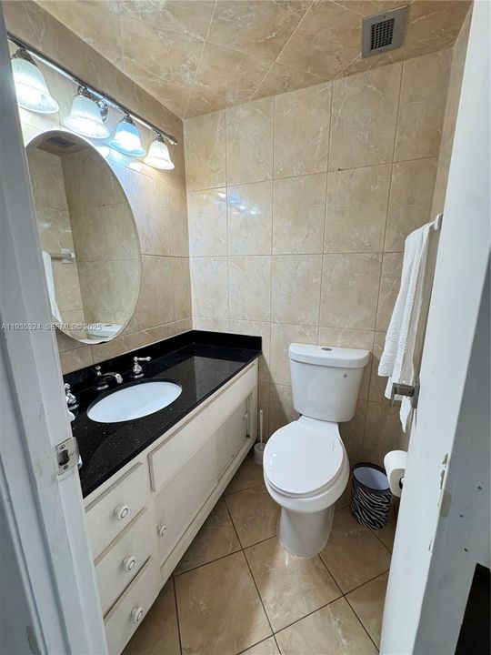 For Sale: $259,000 (1 beds, 1 baths, 762 Square Feet)