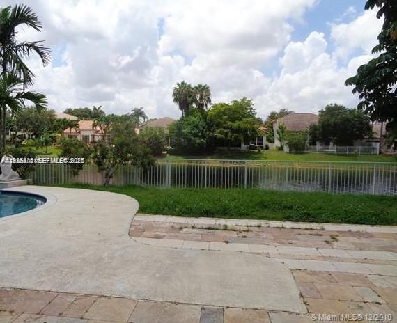 For Rent: $3,470 (4 beds, 2 baths, 2593 Square Feet)