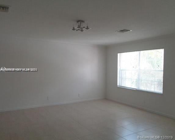 For Rent: $3,470 (4 beds, 2 baths, 2593 Square Feet)