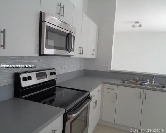 For Rent: $3,470 (4 beds, 2 baths, 2593 Square Feet)