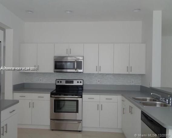 For Rent: $3,470 (4 beds, 2 baths, 2593 Square Feet)