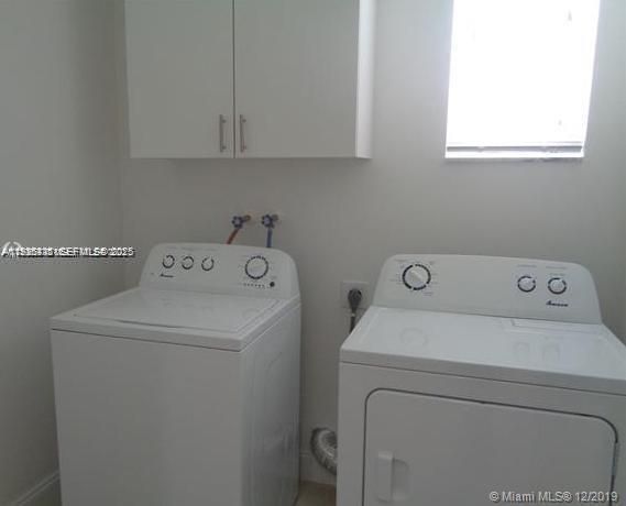 For Rent: $3,470 (4 beds, 2 baths, 2593 Square Feet)