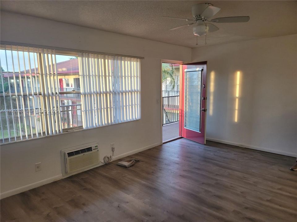 В аренду: $1,550 (1 спален, 1 ванн, 811 Квадратных фут)