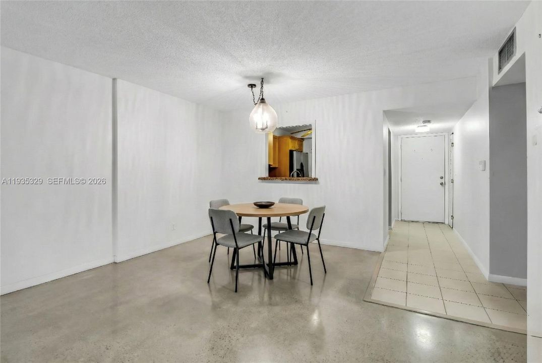 На продажу: $174,500 (2 спален, 2 ванн, 1260 Квадратных фут)