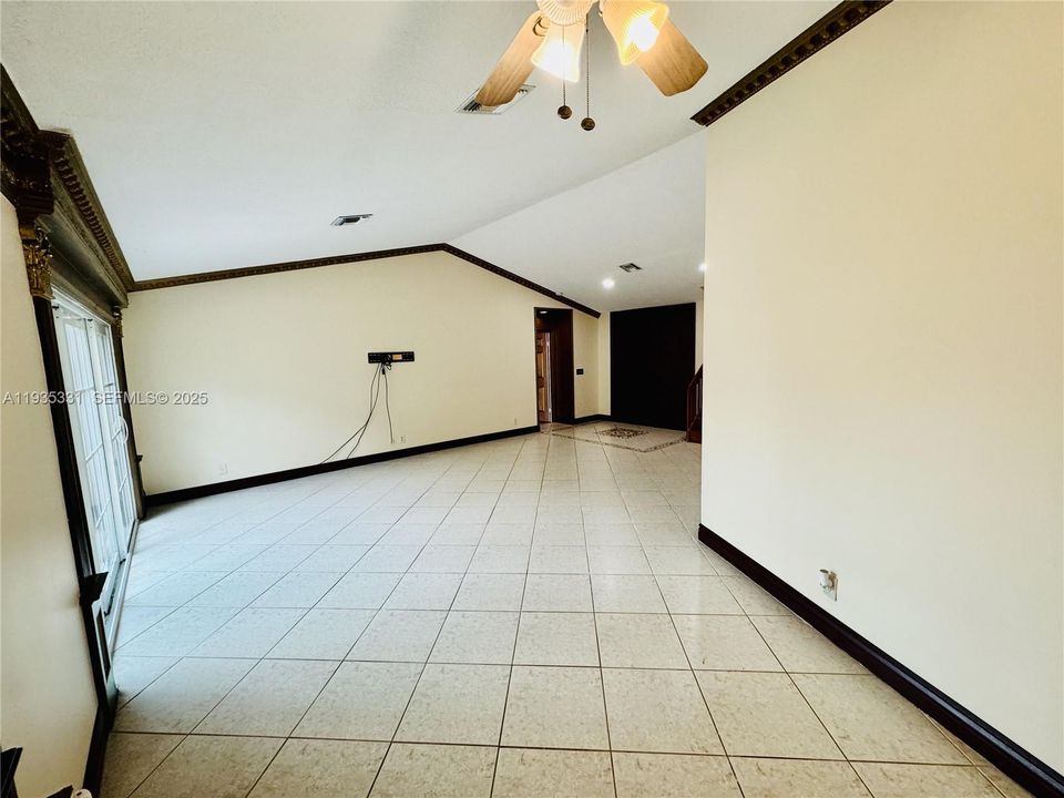 出租: $4,500 (4 贝兹, 3 浴室, 2802 平方英尺)