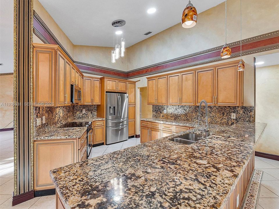 出租: $4,500 (4 贝兹, 3 浴室, 2802 平方英尺)