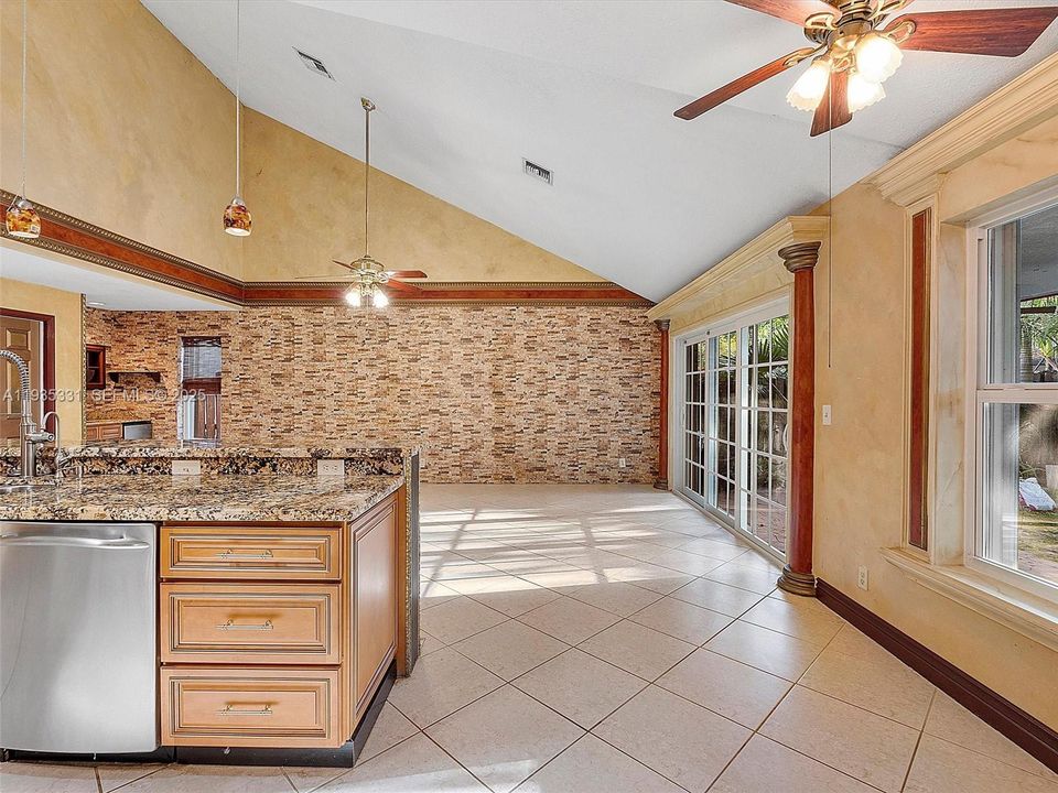 出租: $4,500 (4 贝兹, 3 浴室, 2802 平方英尺)