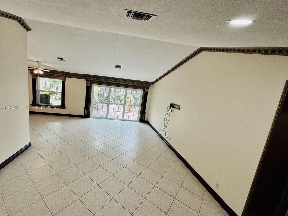 出租: $4,500 (4 贝兹, 3 浴室, 2802 平方英尺)