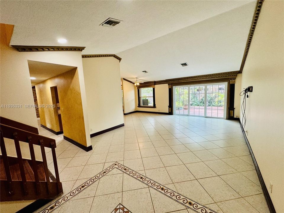 出租: $4,500 (4 贝兹, 3 浴室, 2802 平方英尺)