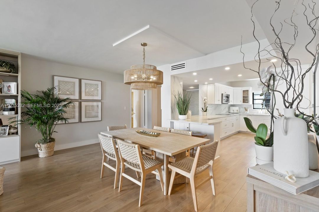 En Venta: $1,575,000 (4 camas, 2 baños, 1715 Pies cuadrados)