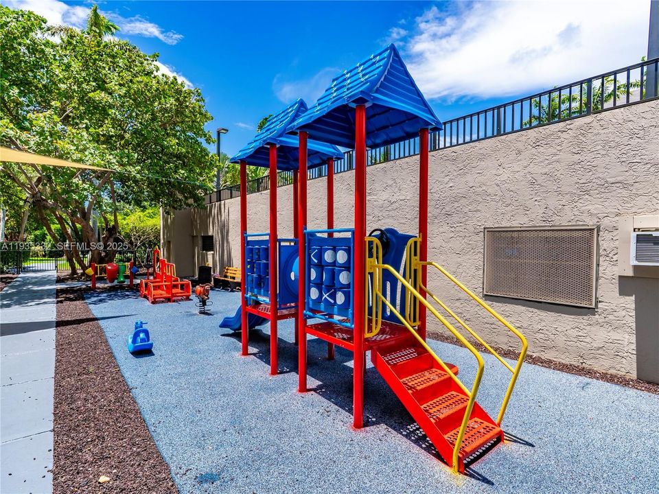 En Venta: $1,575,000 (4 camas, 2 baños, 1715 Pies cuadrados)