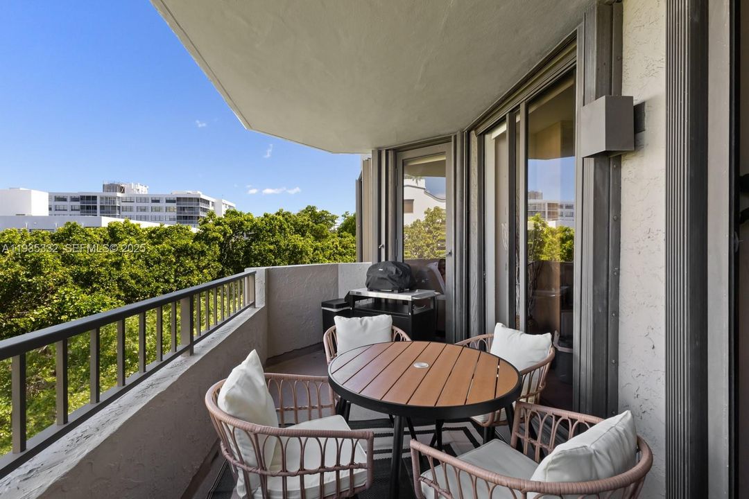 En Venta: $1,575,000 (4 camas, 2 baños, 1715 Pies cuadrados)