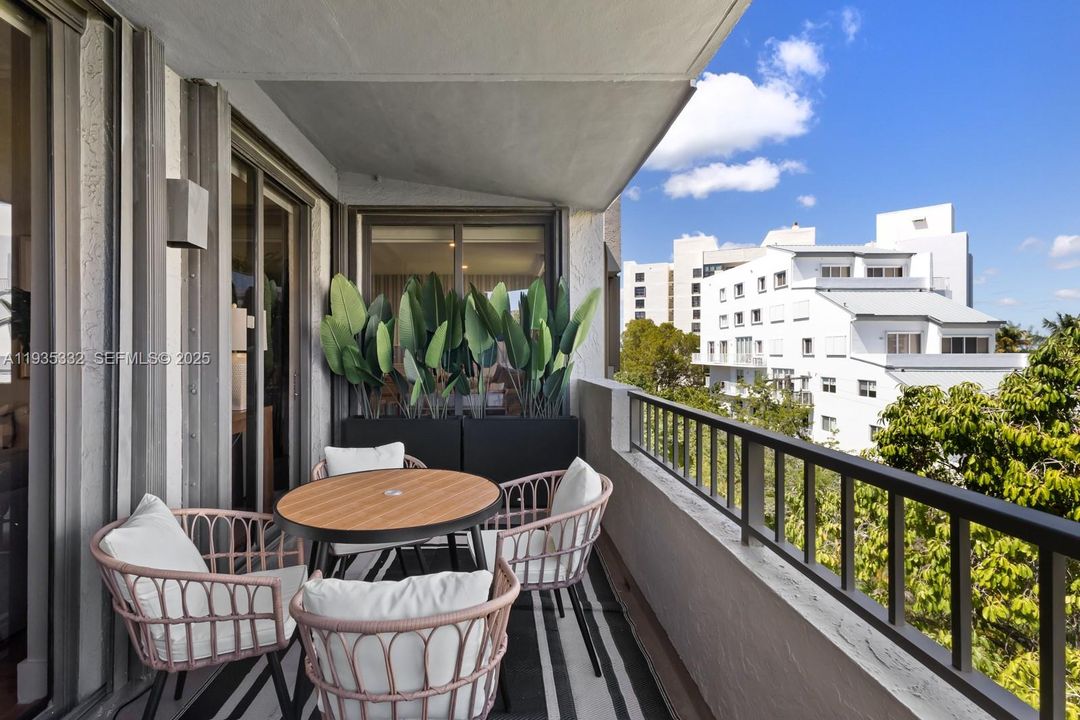 En Venta: $1,575,000 (4 camas, 2 baños, 1715 Pies cuadrados)