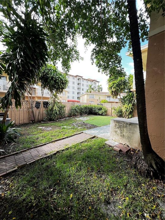 В аренду: $2,100 (2 спален, 2 ванн, 1060 Квадратных фут)