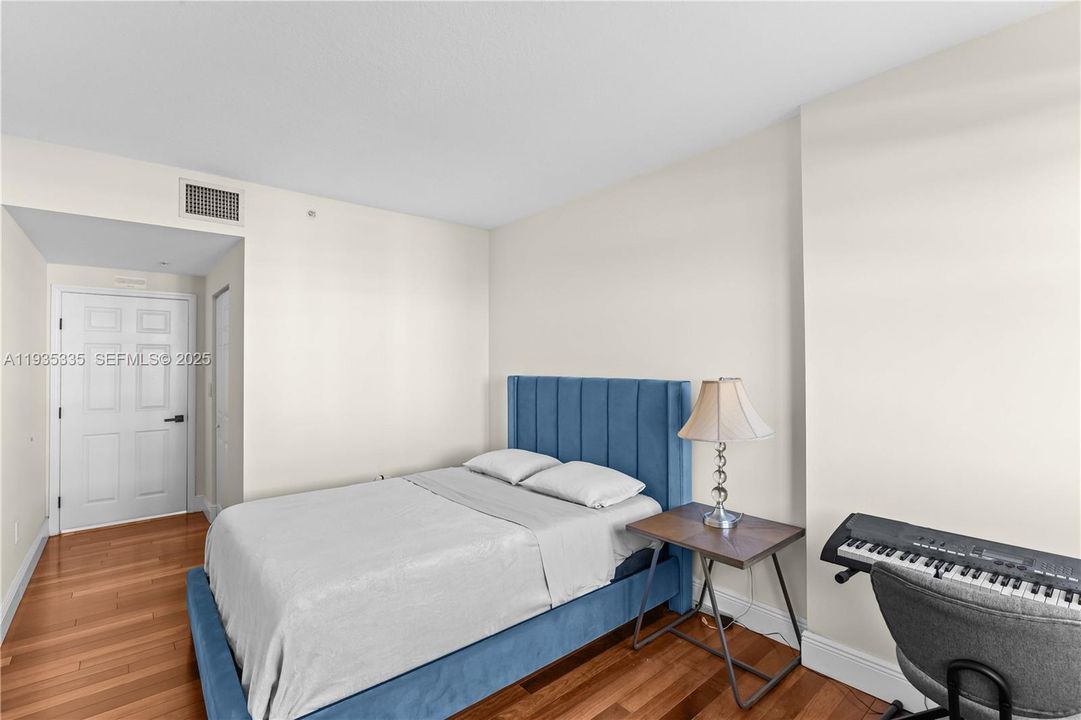 For Rent: $2,300 (1 beds, 1 baths, 763 Square Feet)