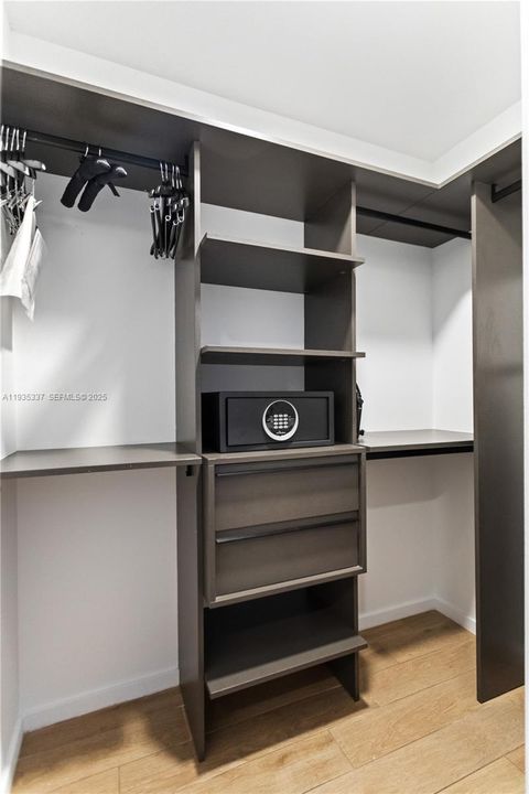 For Sale: $610,000 (1 beds, 1 baths, 430 Square Feet)