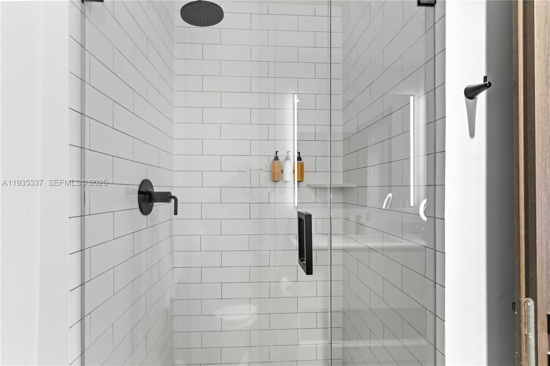 For Sale: $610,000 (1 beds, 1 baths, 430 Square Feet)