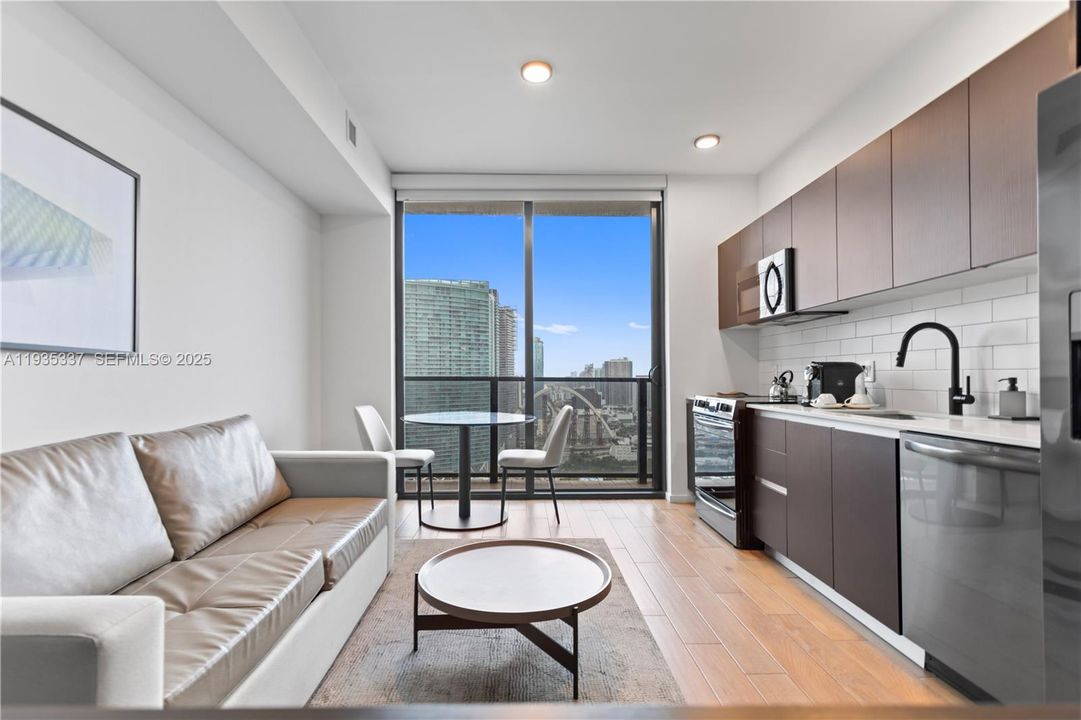 For Sale: $610,000 (1 beds, 1 baths, 430 Square Feet)