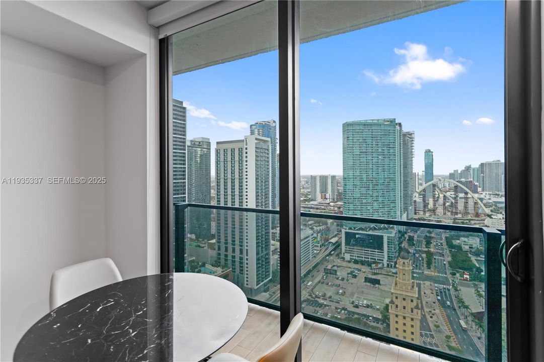 For Sale: $610,000 (1 beds, 1 baths, 430 Square Feet)