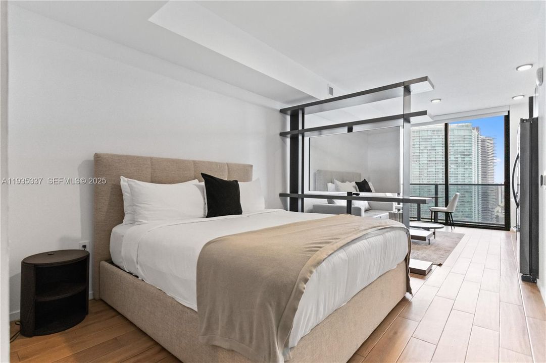 For Sale: $610,000 (1 beds, 1 baths, 430 Square Feet)