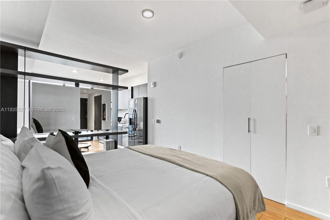 For Sale: $610,000 (1 beds, 1 baths, 430 Square Feet)