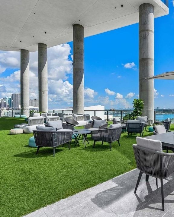 For Sale: $610,000 (1 beds, 1 baths, 430 Square Feet)