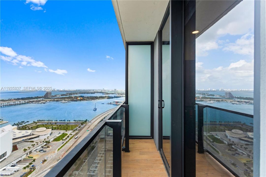 For Sale: $610,000 (1 beds, 1 baths, 430 Square Feet)