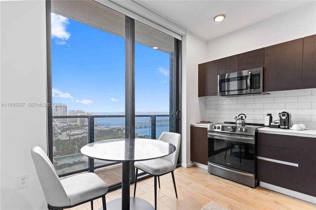 For Sale: $610,000 (1 beds, 1 baths, 430 Square Feet)