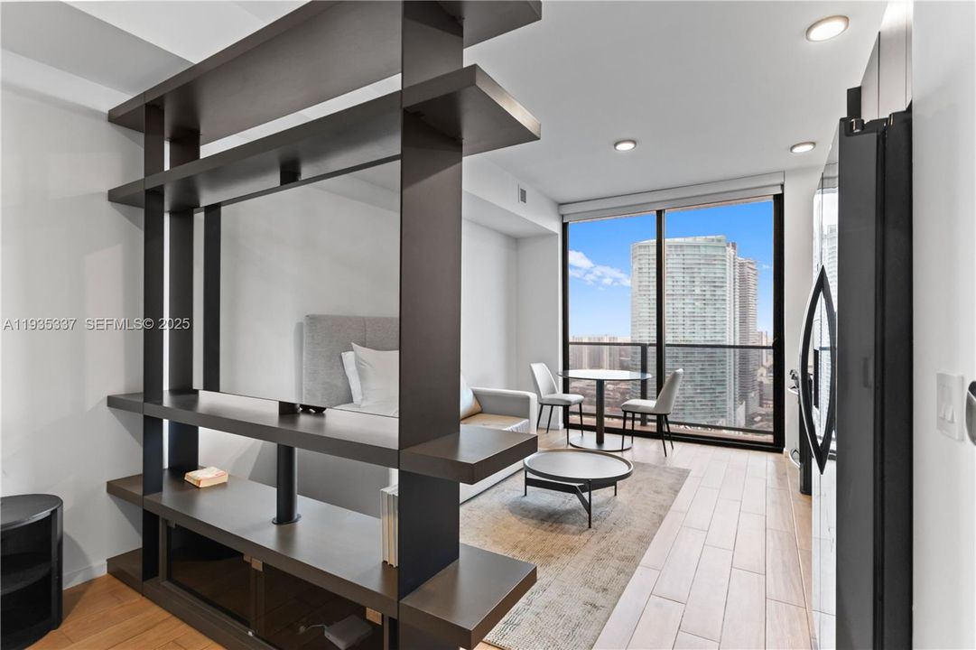 For Sale: $610,000 (1 beds, 1 baths, 430 Square Feet)