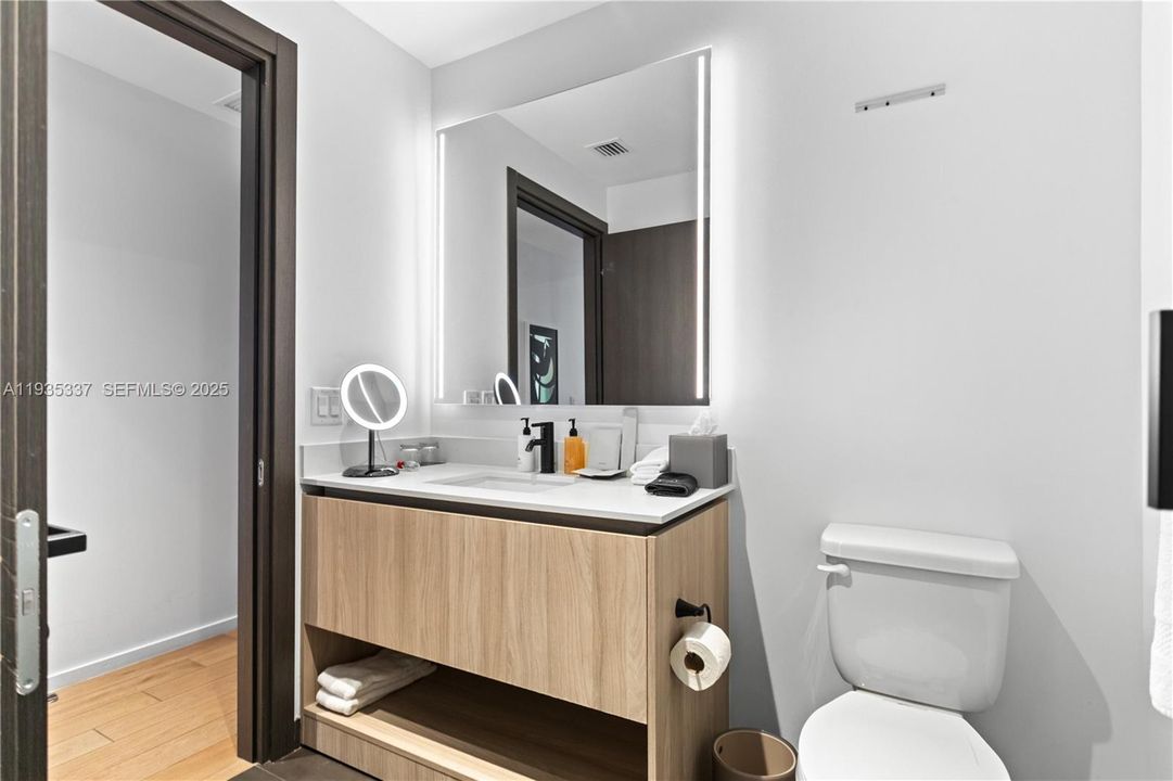 For Sale: $610,000 (1 beds, 1 baths, 430 Square Feet)