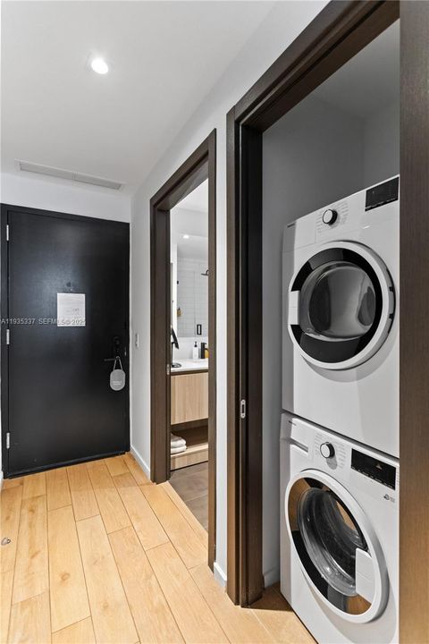 For Sale: $610,000 (1 beds, 1 baths, 430 Square Feet)