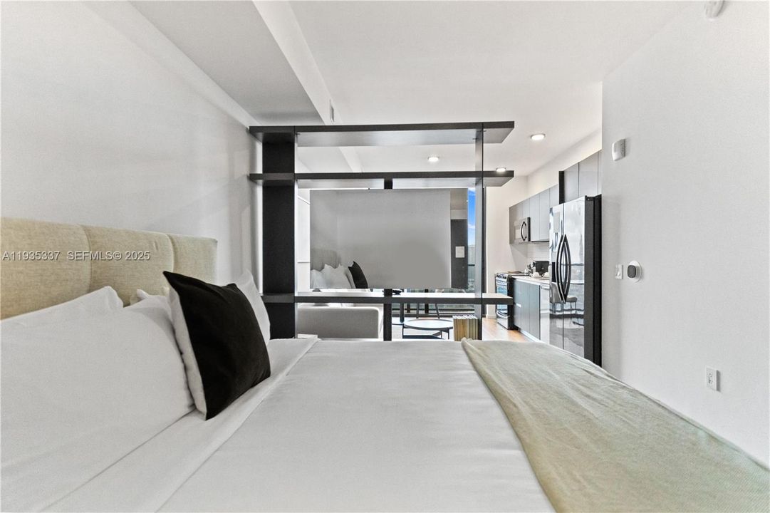 For Sale: $610,000 (1 beds, 1 baths, 430 Square Feet)