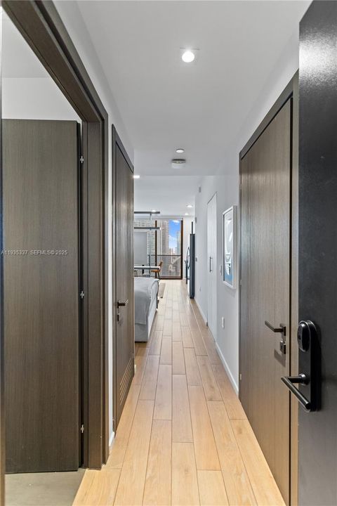 For Sale: $610,000 (1 beds, 1 baths, 430 Square Feet)