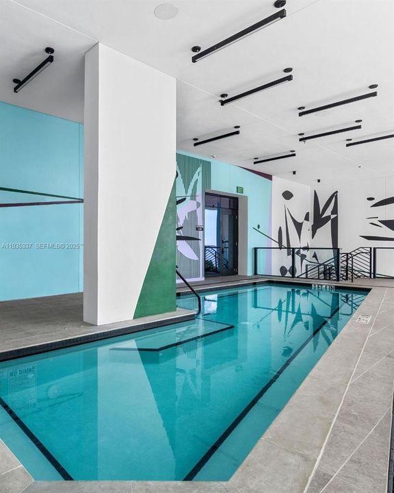 For Sale: $610,000 (1 beds, 1 baths, 430 Square Feet)