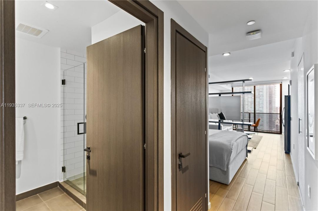 For Sale: $610,000 (1 beds, 1 baths, 430 Square Feet)