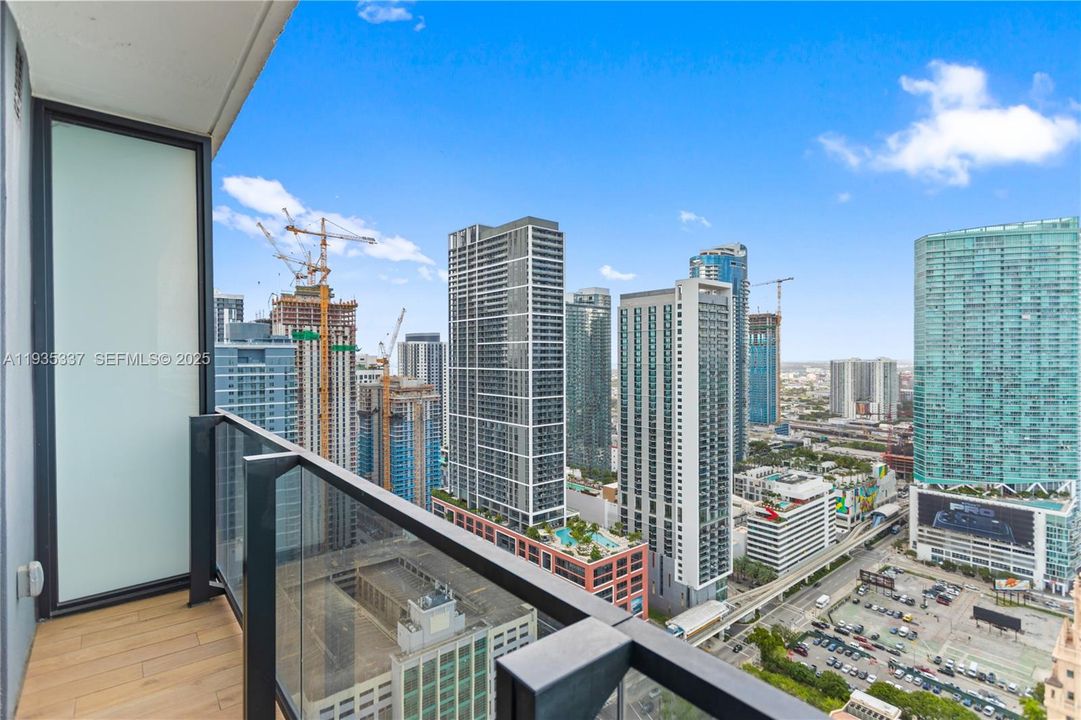 For Sale: $610,000 (1 beds, 1 baths, 430 Square Feet)